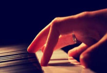 去年夏天武汉光谷软件园遇老同学李明，他因加班压力大苦不堪言